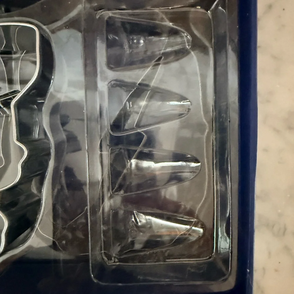 Williams Sonoma Harry Potter metal cookie cutter kit. Missing icing tips. 8